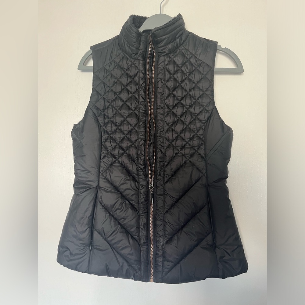 Women’s Quilted Vest Color Black